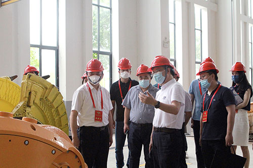 青浦區(qū)政協(xié)副主席顧嘯流一行來我公司考察指導(dǎo)工作(圖2)