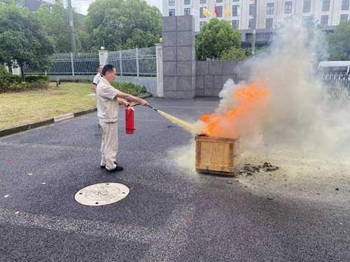 “人人講安全、個(gè)個(gè)會(huì)應(yīng)急”——上海創(chuàng)力集團(tuán)開(kāi)展“安全月”消防演習(xí)活動(dòng)(圖3)